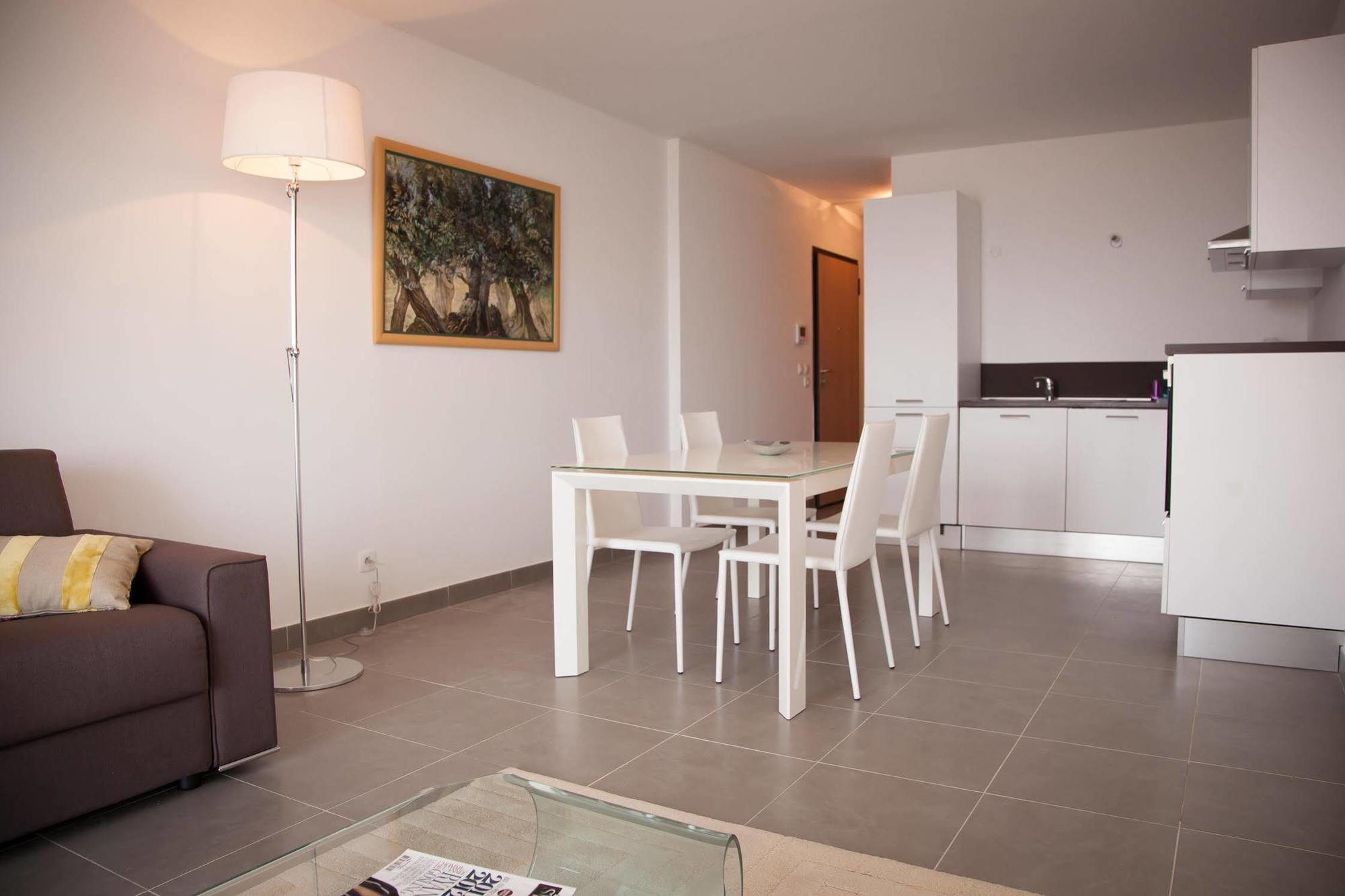 Residence Villa Tyrrenia Macinaggio  Exteriör bild
